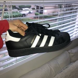 Adidas sneaker 🖤🤍🖤